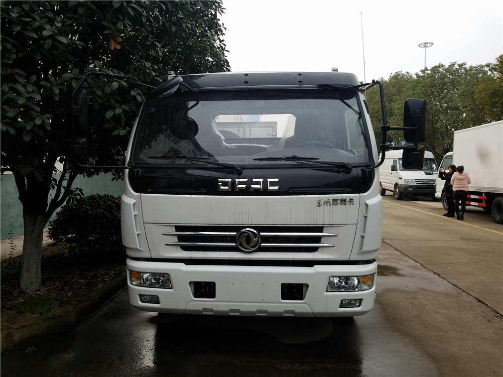 東風(fēng)大多利卡8方擺臂垃圾車