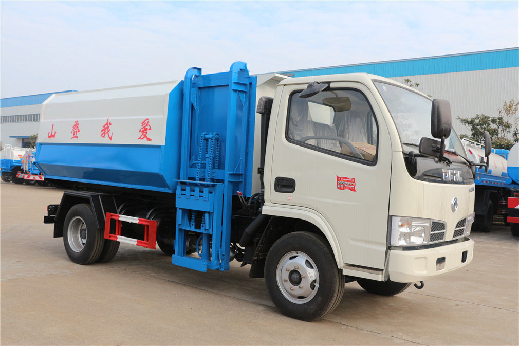 東風(fēng)多利卡(5方)掛桶垃圾車