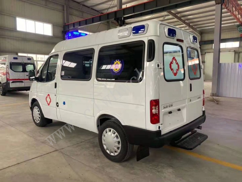 江鈴特順短軸監(jiān)護型救護車
