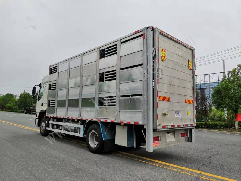 柳汽6.8米畜禽運(yùn)輸車（運(yùn)豬車）