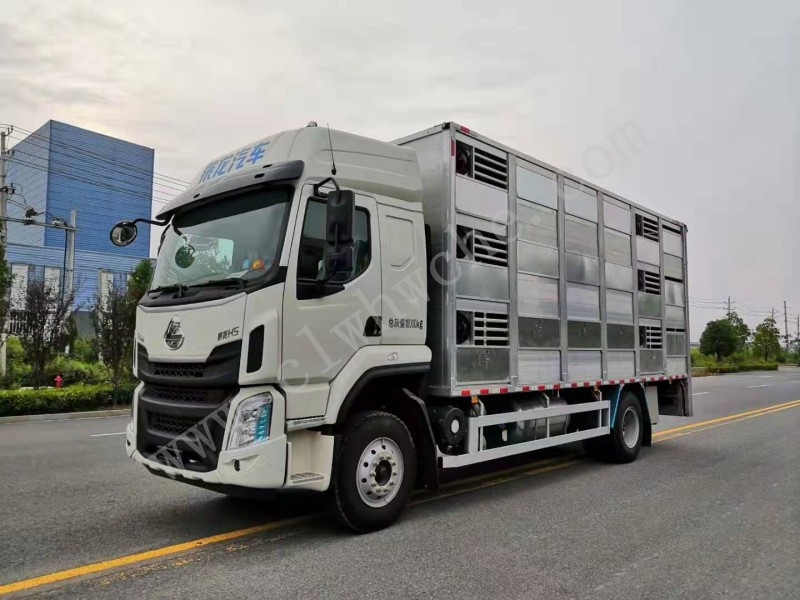 福田歐曼前四后八畜禽運(yùn)輸車(chē)（運(yùn)豬車(chē)）