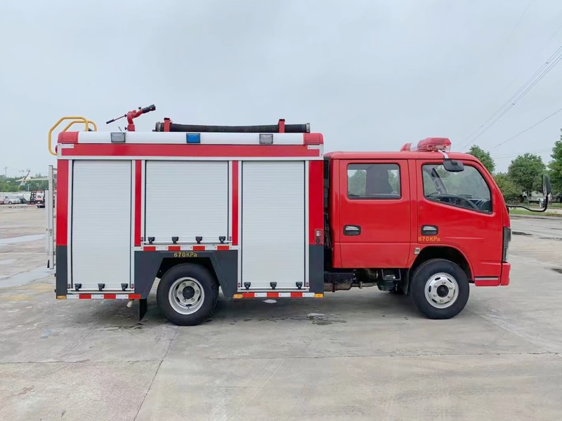 東風(fēng)多利卡2噸水罐消防車